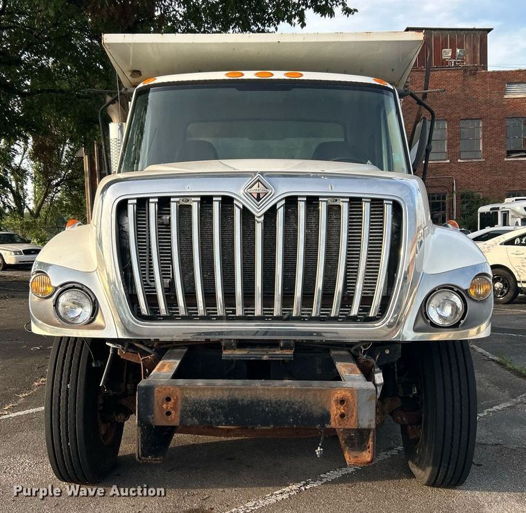 image for item LE9589 2008 International 7400  dump truck