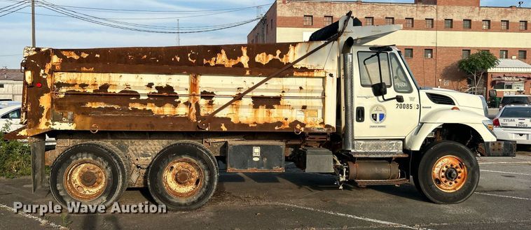 image for item LE9589 2008 International 7400  dump truck