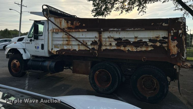 image for item LE9589 2008 International 7400  dump truck