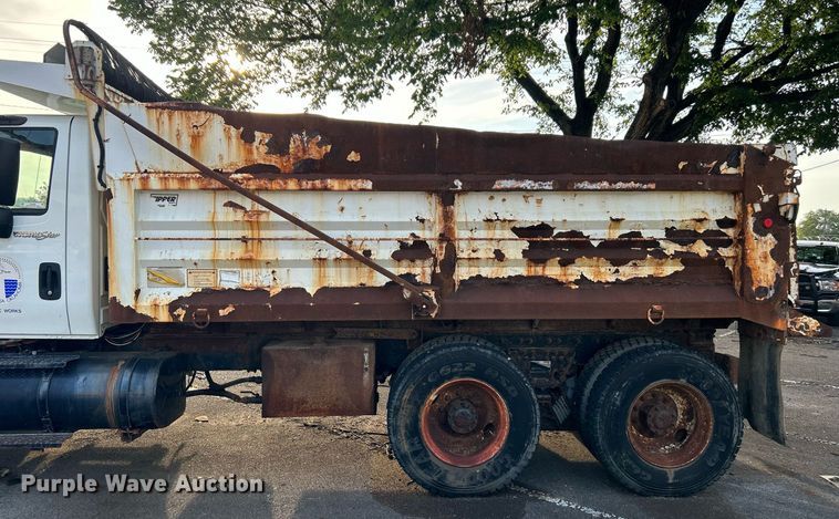 image for item LE9589 2008 International 7400  dump truck