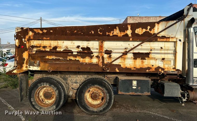 image for item LE9589 2008 International 7400  dump truck