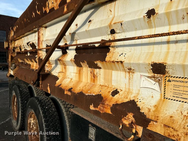 image for item LE9589 2008 International 7400  dump truck