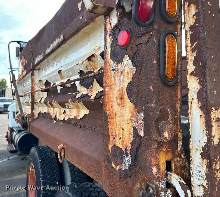 image for item LE9589 2008 International 7400  dump truck