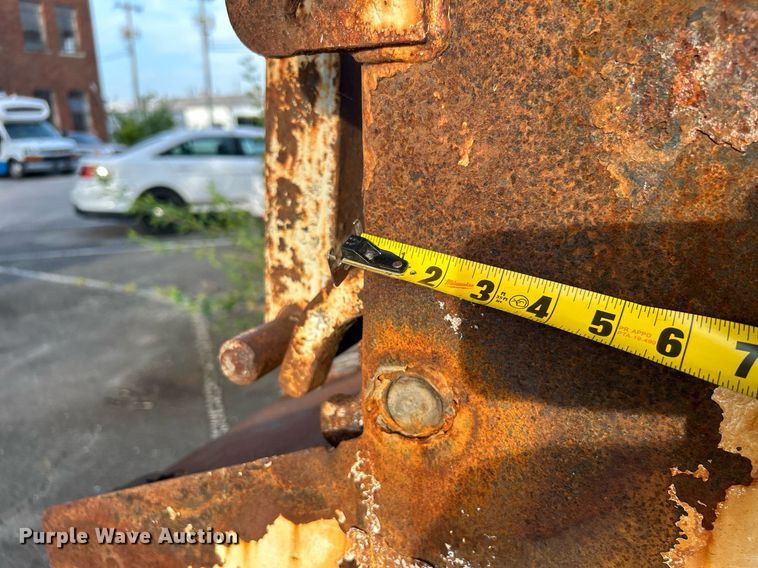 image for item LE9589 2008 International 7400  dump truck