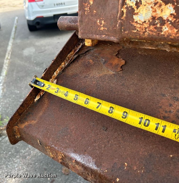 image for item LE9589 2008 International 7400  dump truck