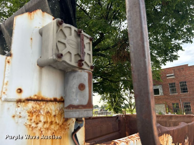 image for item LE9589 2008 International 7400  dump truck