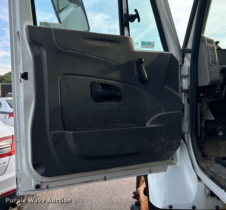 image for item LE9589 2008 International 7400  dump truck