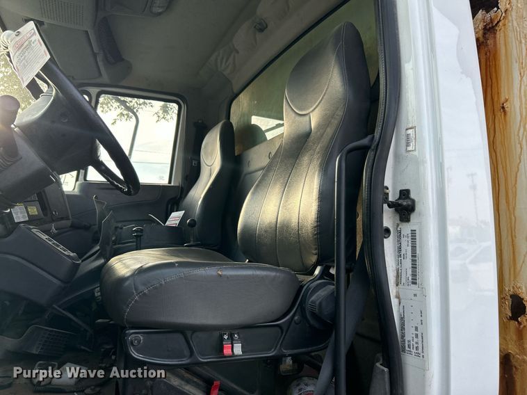 image for item LE9589 2008 International 7400  dump truck