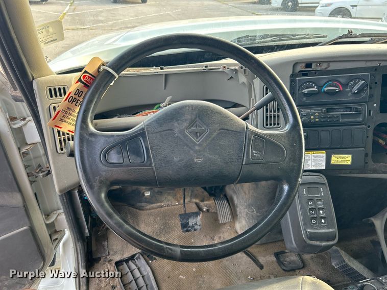 image for item LE9589 2008 International 7400  dump truck