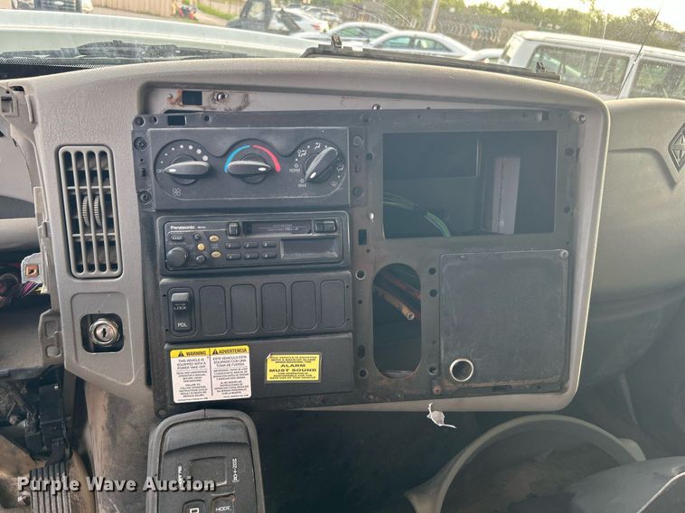 image for item LE9589 2008 International 7400  dump truck