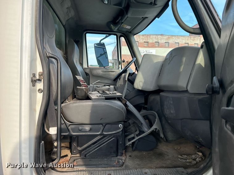 image for item LE9589 2008 International 7400  dump truck