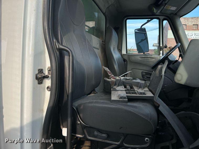 image for item LE9589 2008 International 7400  dump truck