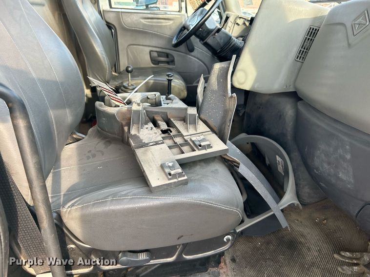 image for item LE9589 2008 International 7400  dump truck