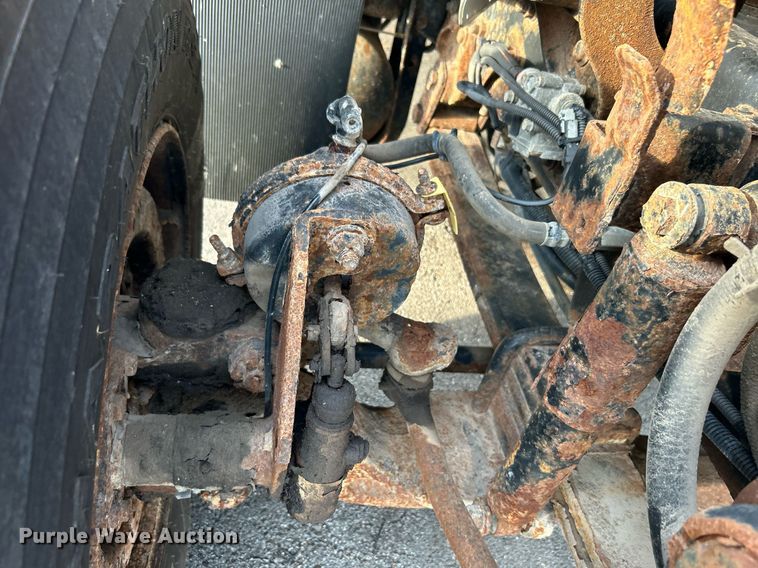 image for item LE9589 2008 International 7400  dump truck