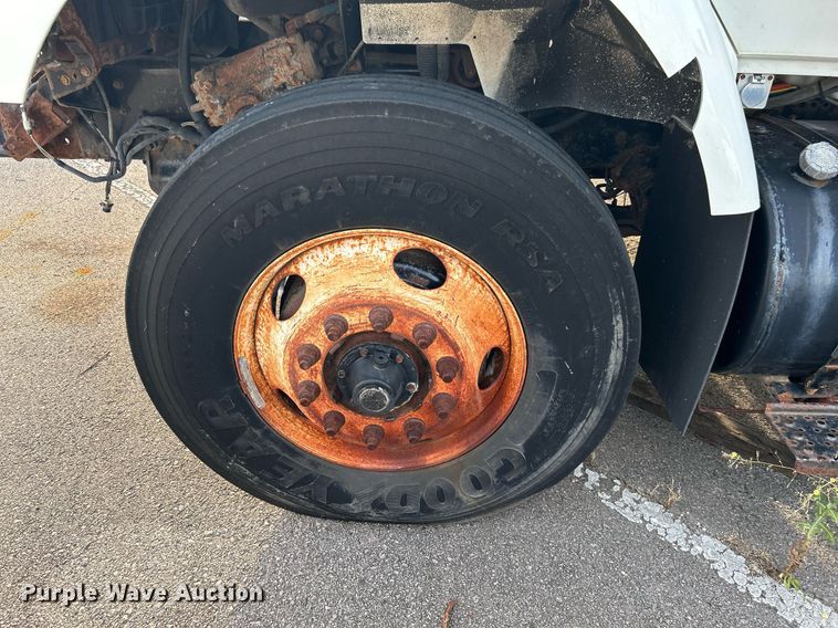 image for item LE9589 2008 International 7400  dump truck