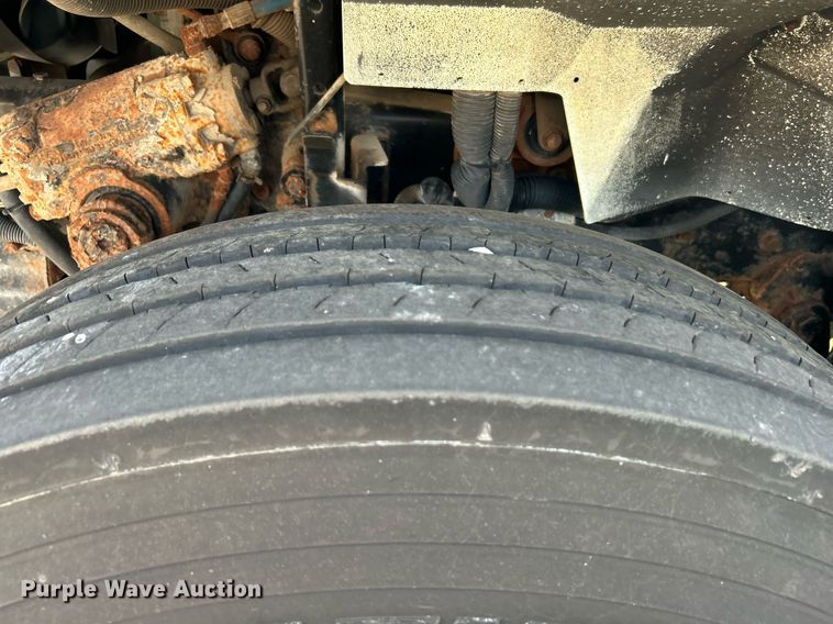 image for item LE9589 2008 International 7400  dump truck