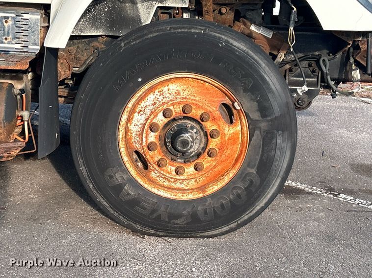 image for item LE9589 2008 International 7400  dump truck