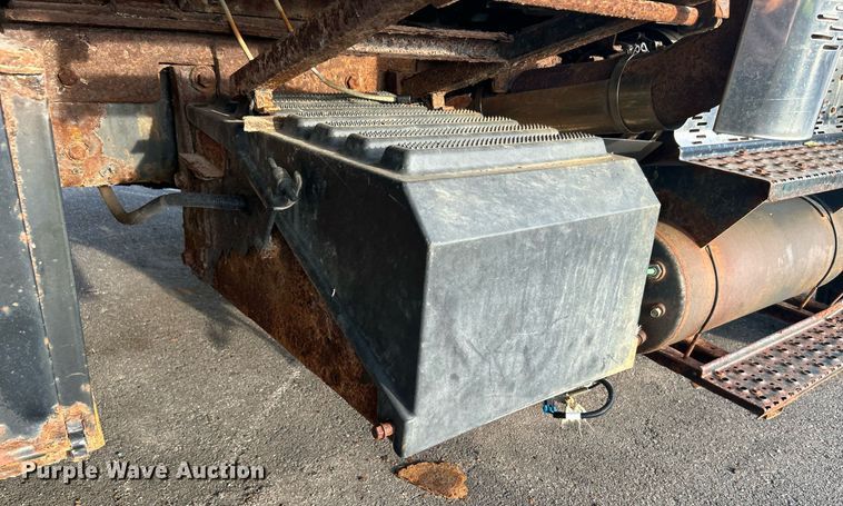 image for item LE9589 2008 International 7400  dump truck