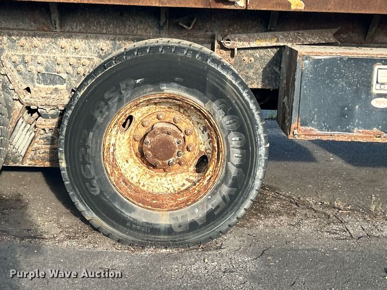 image for item LE9589 2008 International 7400  dump truck