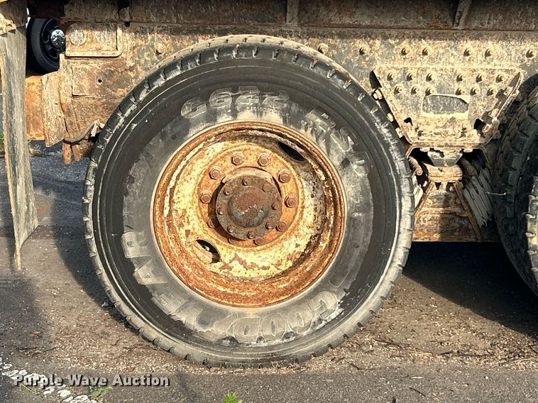 image for item LE9589 2008 International 7400  dump truck