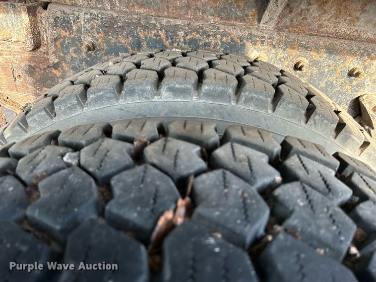 image for item LE9589 2008 International 7400  dump truck