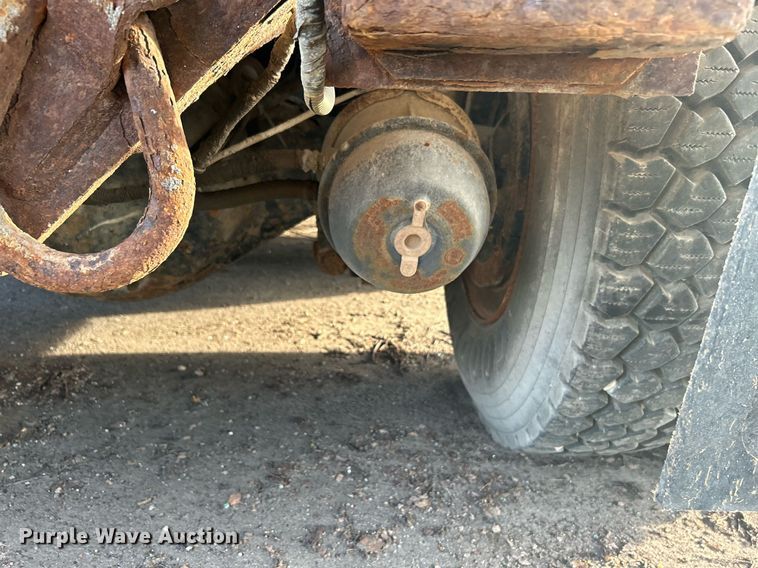 image for item LE9589 2008 International 7400  dump truck