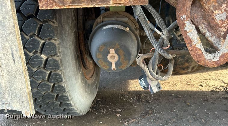 image for item LE9589 2008 International 7400  dump truck