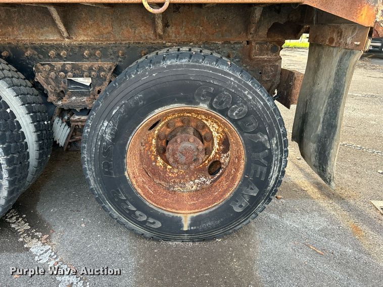 image for item LE9589 2008 International 7400  dump truck