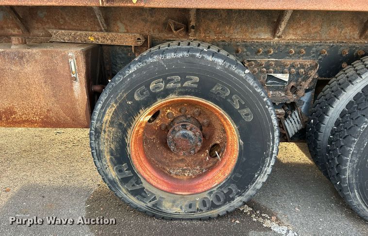 image for item LE9589 2008 International 7400  dump truck