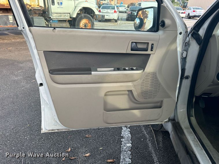 image for item LE9590 2009 Ford Escape Hybrid  SUV