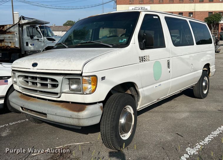 image for item LE9595 1998 Ford Club Wagon  van