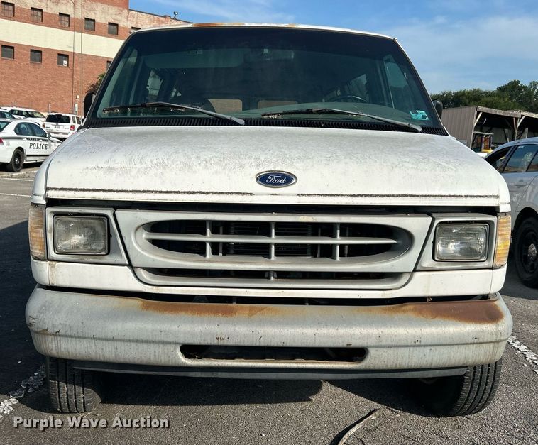 image for item LE9595 1998 Ford Club Wagon  van