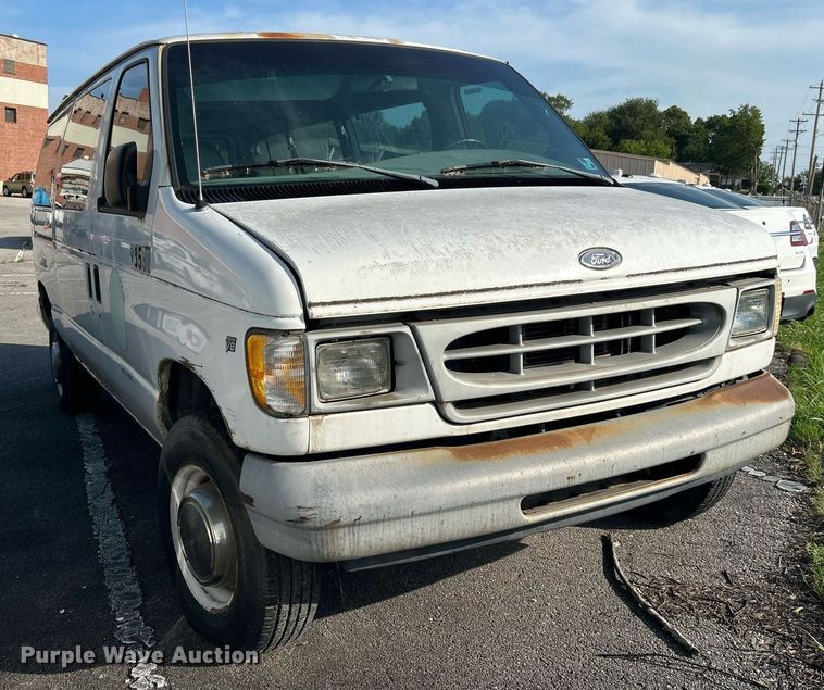 image for item LE9595 1998 Ford Club Wagon  van