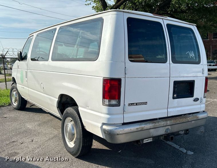 image for item LE9595 1998 Ford Club Wagon  van