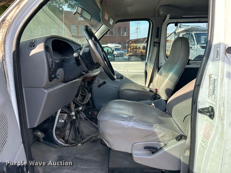 image for item LE9595 1998 Ford Club Wagon  van