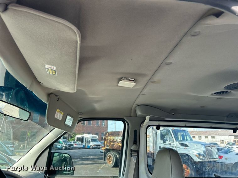 image for item LE9595 1998 Ford Club Wagon  van