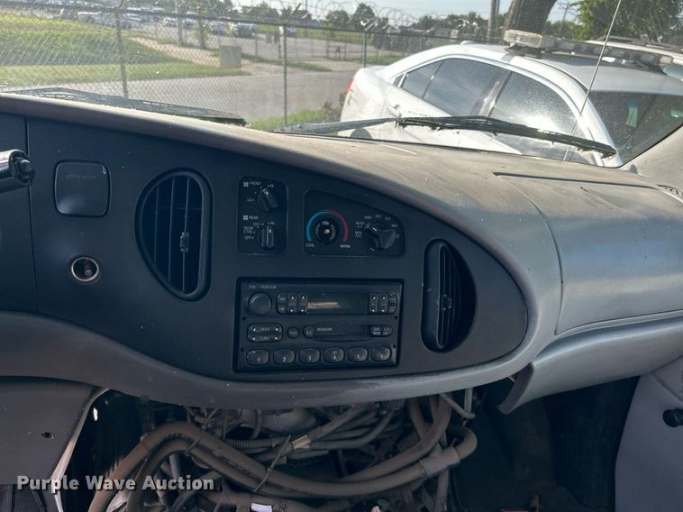 image for item LE9595 1998 Ford Club Wagon  van