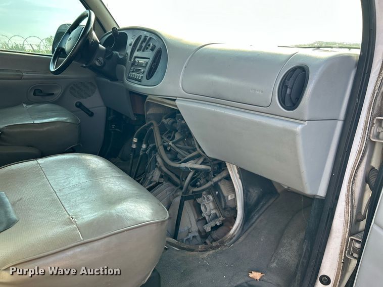 image for item LE9595 1998 Ford Club Wagon  van