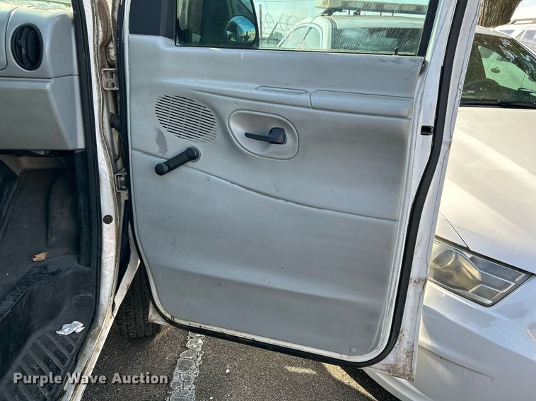 image for item LE9595 1998 Ford Club Wagon  van