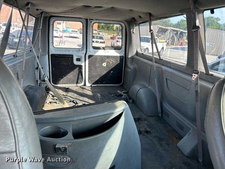 image for item LE9595 1998 Ford Club Wagon  van