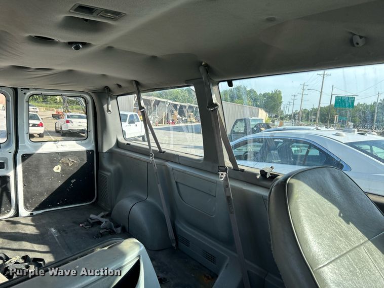 image for item LE9595 1998 Ford Club Wagon  van