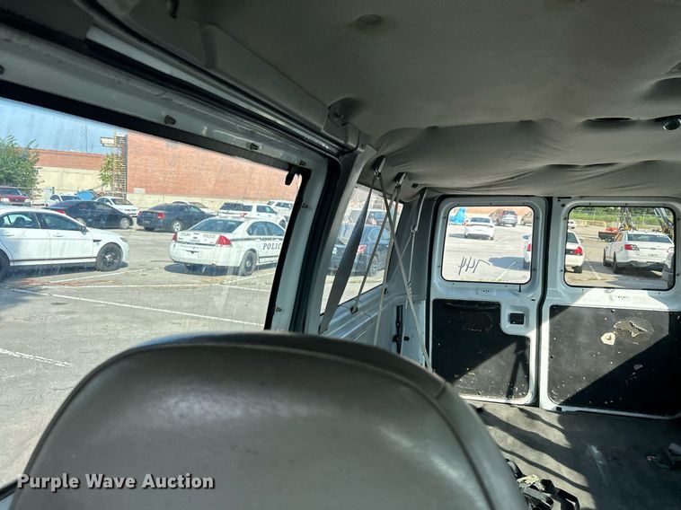 image for item LE9595 1998 Ford Club Wagon  van