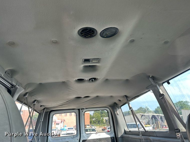 image for item LE9595 1998 Ford Club Wagon  van