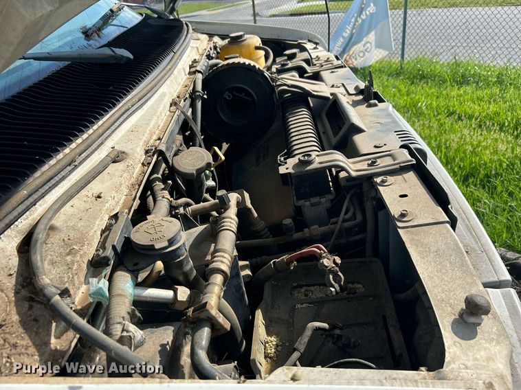 image for item LE9595 1998 Ford Club Wagon  van