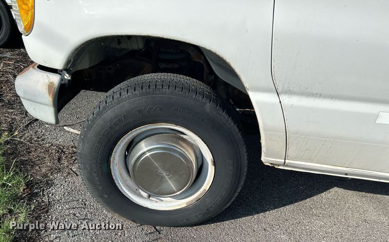 image for item LE9595 1998 Ford Club Wagon  van