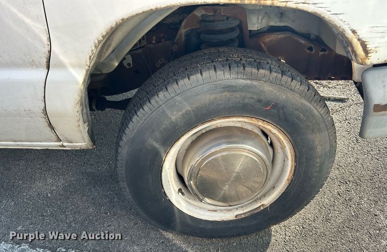 image for item LE9595 1998 Ford Club Wagon  van