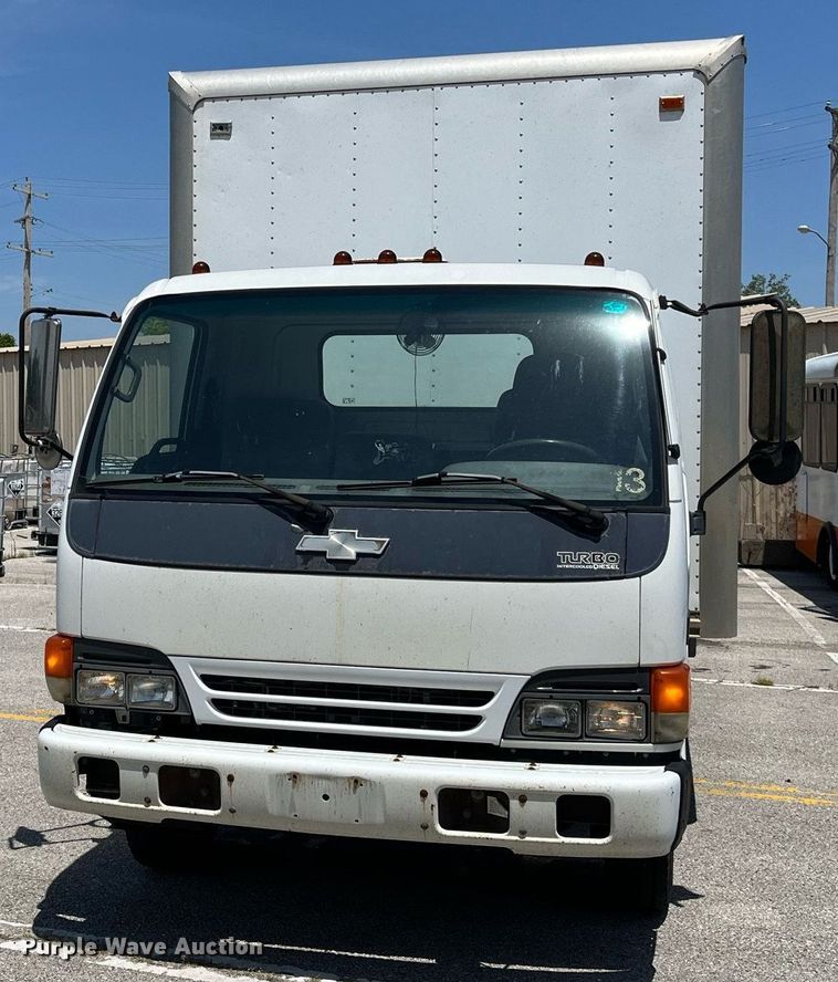 image for item LE9596 2003 Chevrolet W5500  box truck