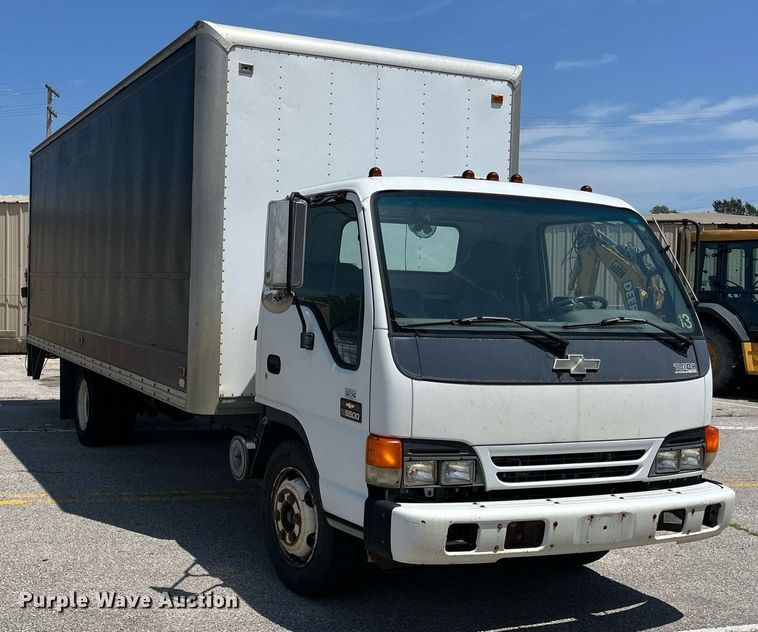 image for item LE9596 2003 Chevrolet W5500  box truck