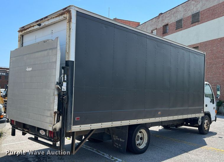 image for item LE9596 2003 Chevrolet W5500  box truck