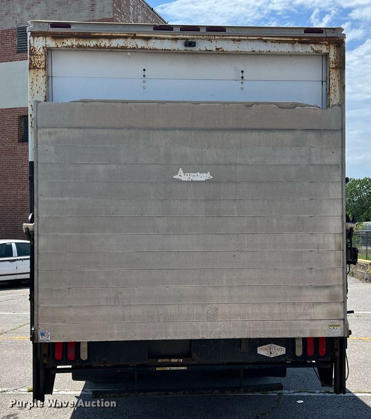 image for item LE9596 2003 Chevrolet W5500  box truck